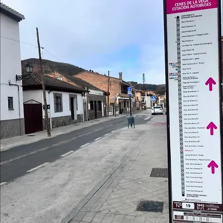 Privatunterkunft Casa Ideal Familias Y Grupos Con Balcones Exterior Soleada Patios Cerca Alhambra, Sierra Nevada, Rio Genil, Lancha Del Genil, Parque Llano Y Reloj Del Sol Con Barbacoas, Campo De Futbol, Circuito Gimnasia *