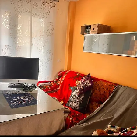 Privatunterkunft Casa Ideal Familias Y Grupos Con Balcones Exterior Soleada Patios Cerca Alhambra, Sierra Nevada, Rio Genil, Lancha Del Genil, Parque Llano Y Reloj Del Sol Con Barbacoas, Campo De Futbol, Circuito Gimnasia *