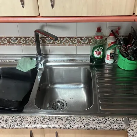 Privatunterkunft Casa Ideal Familias Y Grupos Con Balcones Exterior Soleada Patios Cerca Alhambra, Sierra Nevada, Rio Genil, Lancha Del Genil, Parque Llano Y Reloj Del Sol Con Barbacoas, Campo De Futbol, Circuito Gimnasia