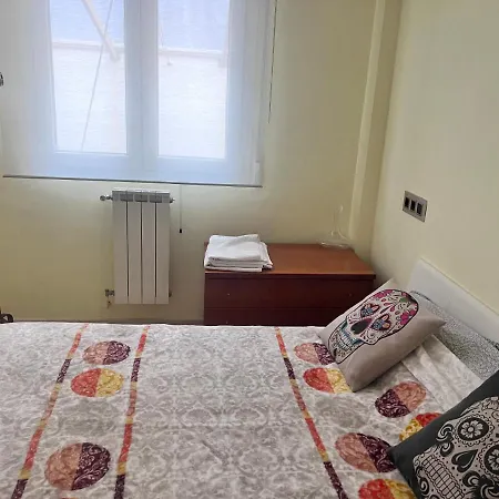 Privatunterkunft Casa Ideal Familias Y Grupos Con Balcones Exterior Soleada Patios Cerca Alhambra, Sierra Nevada, Rio Genil, Lancha Del Genil, Parque Llano Y Reloj Del Sol Con Barbacoas, Campo De Futbol, Circuito Gimnasia