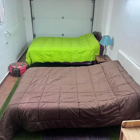 Privatunterkunft Casa Ideal Familias Y Grupos Con Balcones Exterior Soleada Patios Cerca Alhambra, Sierra Nevada, Rio Genil, Lancha Del Genil, Parque Llano Y Reloj Del Sol Con Barbacoas, Campo De Futbol, Circuito Gimnasia