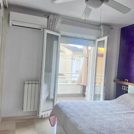 Privatunterkunft Casa Ideal Familias Y Grupos Con Balcones Exterior Soleada Patios Cerca Alhambra, Sierra Nevada, Rio Genil, Lancha Del Genil, Parque Llano Y Reloj Del Sol Con Barbacoas, Campo De Futbol, Circuito Gimnasia