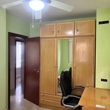 Privatunterkunft Casa Ideal Familias Y Grupos Con Balcones Exterior Soleada Patios Cerca Alhambra, Sierra Nevada, Rio Genil, Lancha Del Genil, Parque Llano Y Reloj Del Sol Con Barbacoas, Campo De Futbol, Circuito Gimnasia