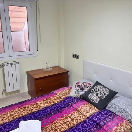 Privatunterkunft Casa Ideal Familias Y Grupos Con Balcones Exterior Soleada Patios Cerca Alhambra, Sierra Nevada, Rio Genil, Lancha Del Genil, Parque Llano Y Reloj Del Sol Con Barbacoas, Campo De Futbol, Circuito Gimnasia *