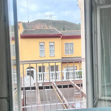 Casa Ideal Familias Y Grupos Con Balcones Exterior Soleada Patios Cerca Alhambra, Sierra Nevada, Rio Genil, Lancha Del Genil, Parque Llano Y Reloj Del Sol Con Barbacoas, Campo De Futbol, Circuito Gimnasia Homestay Granada