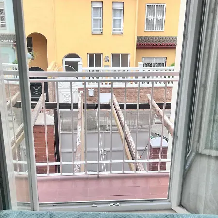 Casa Ideal Familias Y Grupos Con Balcones Exterior Soleada Patios Cerca Alhambra, Sierra Nevada, Rio Genil, Lancha Del Genil, Parque Llano Y Reloj Del Sol Con Barbacoas, Campo De Futbol, Circuito Gimnasia Homestay